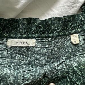 Doen Serene Dress in Evergreen Winter Ditsy, Small